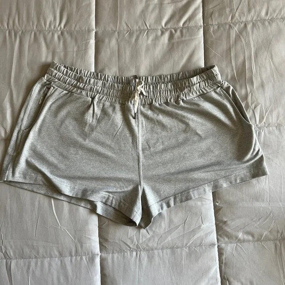 Vuori Halo Performance Shorts - Picture 2 of 7